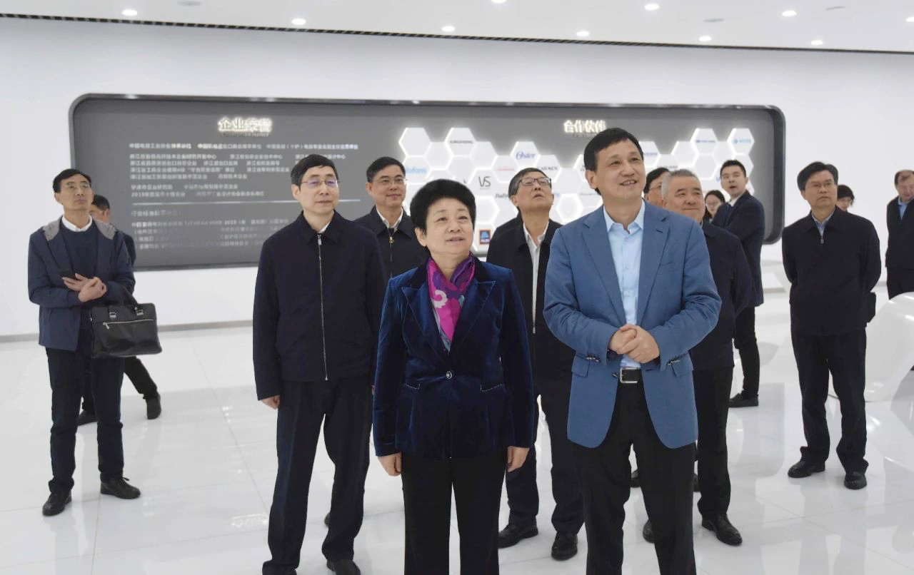 Huang Lixin, President of the Provincial Committee of the Chinese People's Political Consultative Conference, led a delegation to conduct research at our company